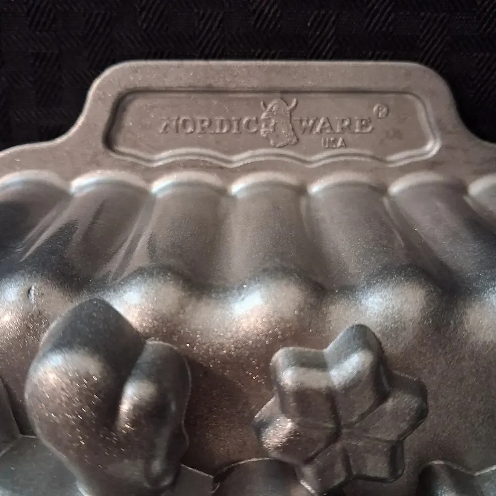 Nordic Ware Winter Wonderland Loaf Pan- Silver NEW